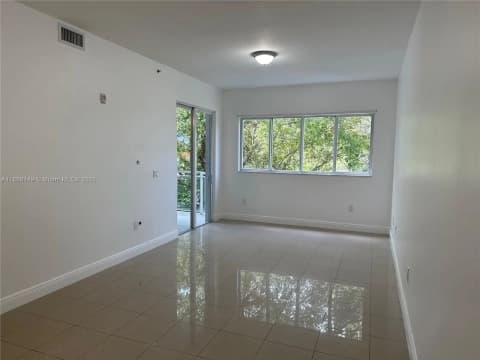 652 NE 63rd St Apt 302,Miami,FL 33138,USA