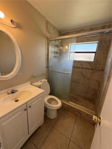 842 NE 209th St Apt 201,Miami,FL 33179,USA