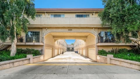 10215 Variel Ave Unit 11,Chatsworth,CA 91311,USA
