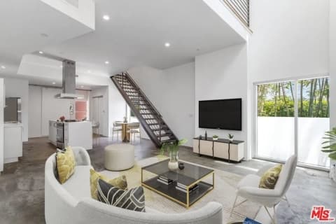 803 Wilcox Ave Apt 5,Los Angeles,CA 90038,USA