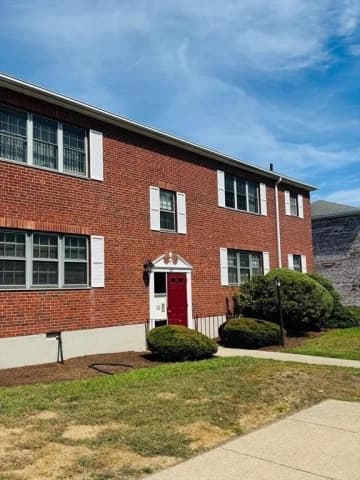 137 Lake Shore Rd Apt 2,Boston,MA 02135,USA