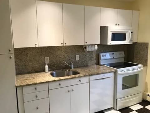 21 Westgate Rd Apt 6,Boston,MA 02467,USA
