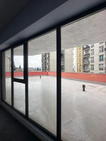 Commercial space for sale (detached building)