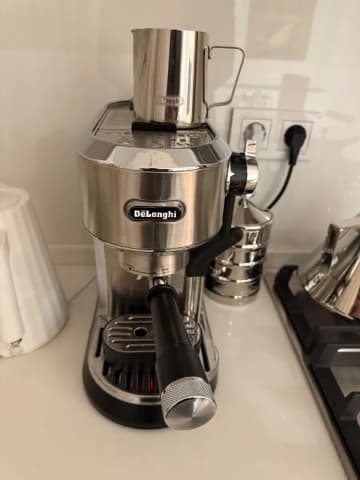 Delonghi coffee machine for sale, like new