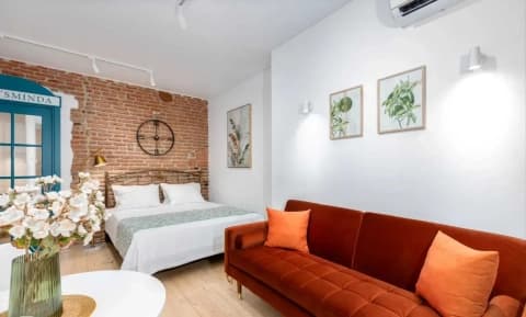 Apartment for sale in Mtatsminda on Brother Zubalashvilebi Street.
