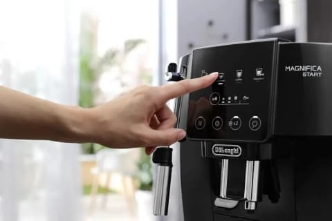 Кавомашина DeLonghi Magnifica ECAM220.21.B Чорний