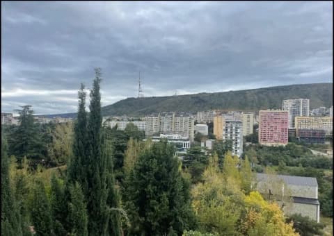 იყიდება ბინა საბურთალოზე, ჩიქოვანის ქუჩაზე.
