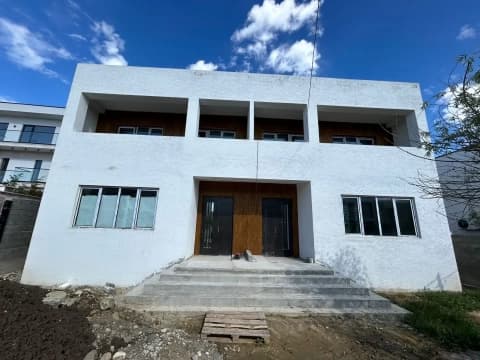Продаётся дом/офис в Дигоми, недалеко от здания суда.