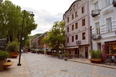 2 квартири на продаж на Колгоспній площі
