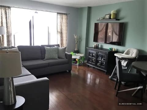 25-40 SHORE Boulevard 1R