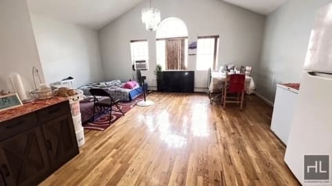 2810 Beverley Road 3