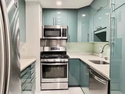 333 Pearl Street 8J